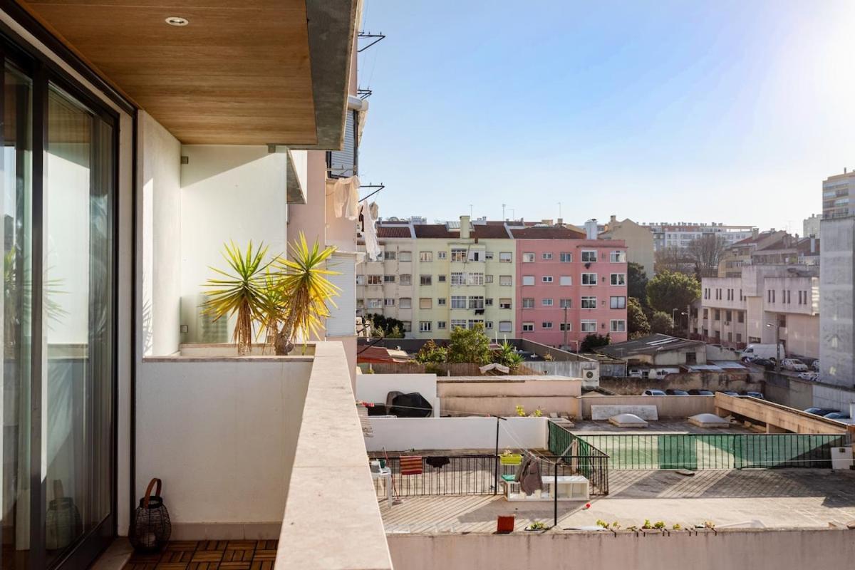 Elegant Flat In Benfica - 10 Min To Center Apartamento