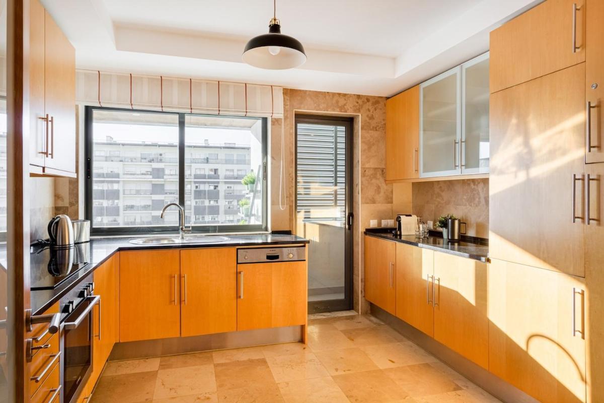 Elegant Flat In Benfica - 10 Min To Center Apartamento *